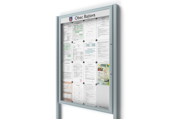 Uzamykatelná informační vitrína 16xA4 SIDE50 s nápisem a sloupky