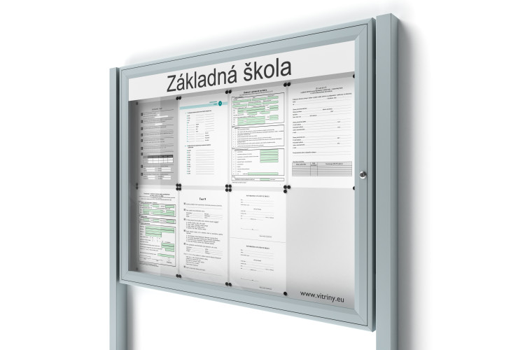 Uzamykatelná informační vitrína 8xA4 SIDE50 s nápisem a sloupky