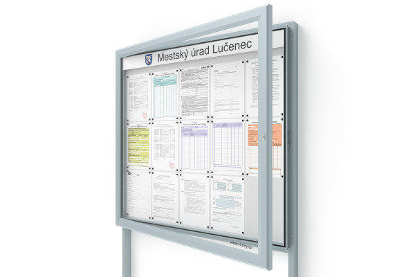 Venkovní informační vitrína 15xA4 SIDE60 s nápisem a sloupky