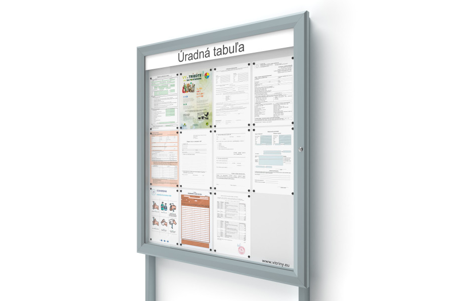 Venkovní informační vitrína 12xA4 SIDE60 s nápisem a sloupky