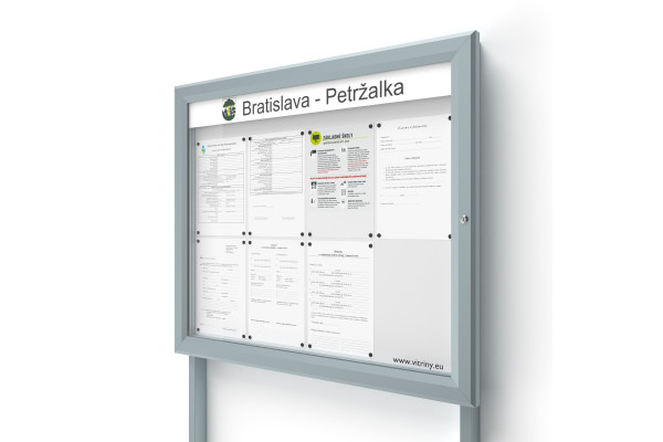 Venkovní informační vitrína 8xA4 SIDE60 s nápisem a sloupky