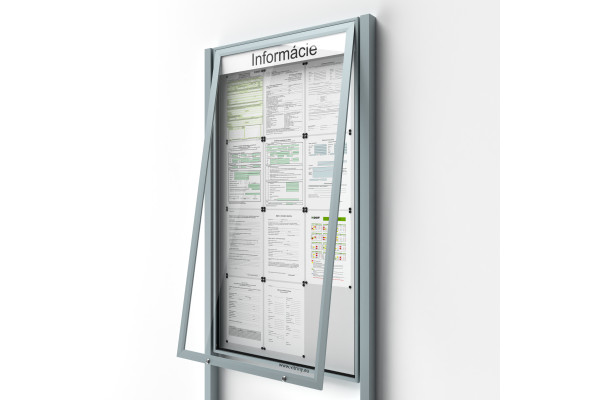 Uzamykatelná informační vitrína 12bxA4 UP50 s nápisem a sloupky