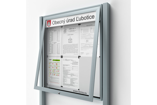 Uzamykatelná informační vitrína 6xA4 UP50 s nápisem a sloupky