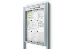Uzamykatelná informační vitrína 9xA4 UP50 s nápisem a sloupky