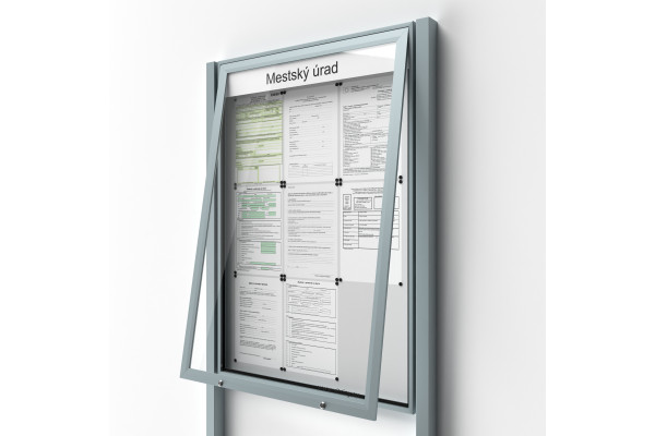 Uzamykatelná informační vitrína 9xA4 UP50 s nápisem a sloupky