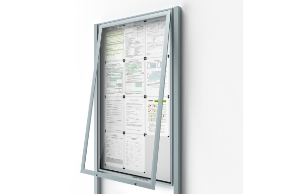 Uzamykatelná informační vitrína 12bxA4 se sloupky