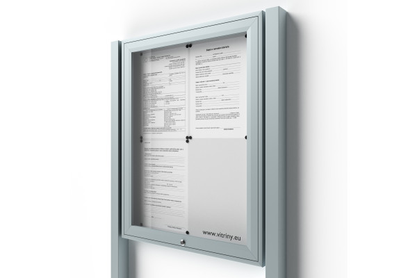 Uzamykatelná informační vitrína 4xA4 se sloupky