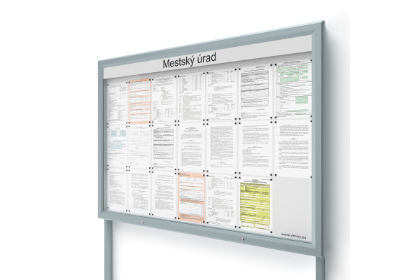 Venkovní informační vitrína 21xA4 UP60 s nápisem a sloupky