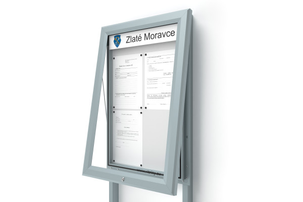 Venkovní informační vitrína 4xA4 UP60 s nápisem a sloupky