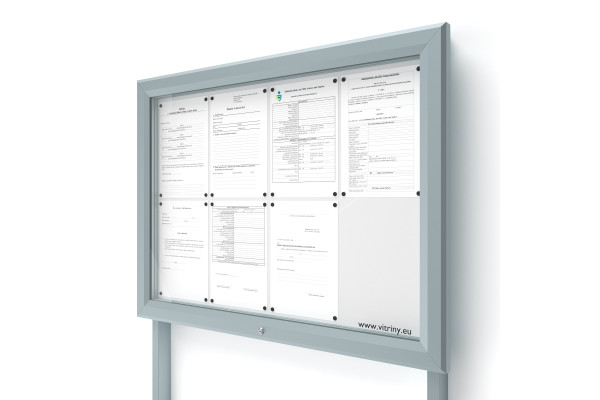 Venkovní informační vitrína V-UP60-8-N se sloupky