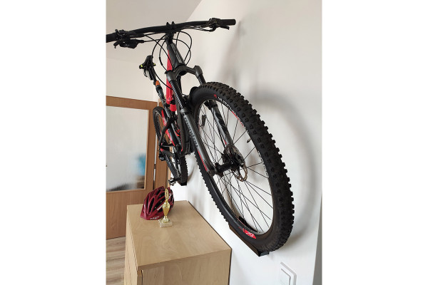 Držák na kola na zeď za pedál, pozinkovaný Držák na kola na zeď za pedál, pozinkovaný