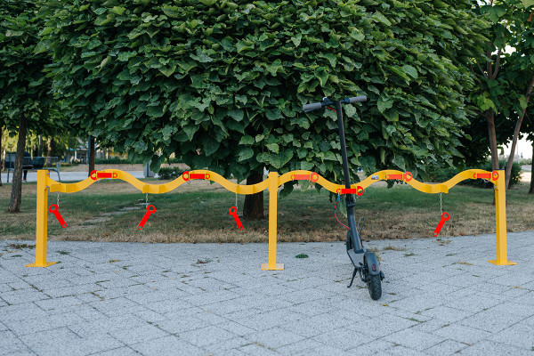 Stojan na koloběžky 10 místný, jednostranný